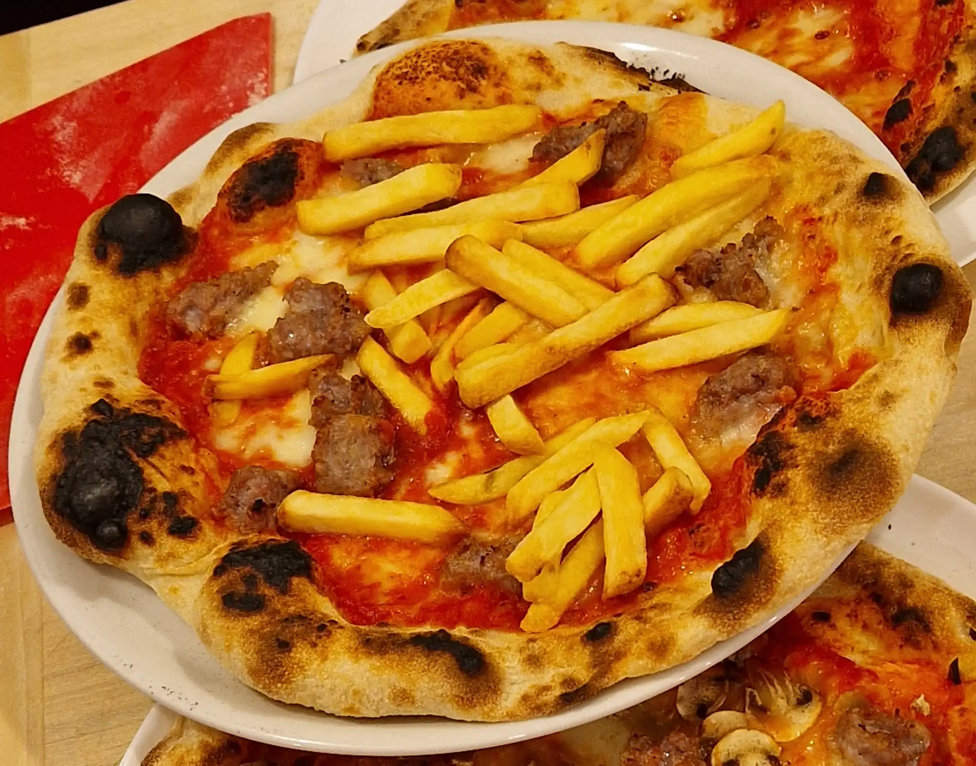 la pizza wurstel e patatine